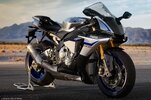 2015-Yamaha-YZF-R1M-23.jpg