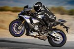 2015-Yamaha-YZF-R1M-09.jpg