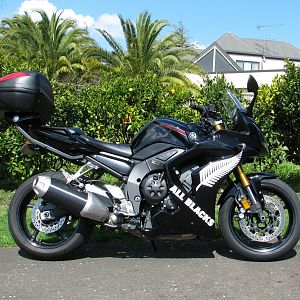 All Black FZ1