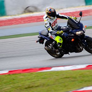 FZ1 on track
