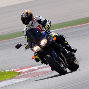 FZ1 on track
