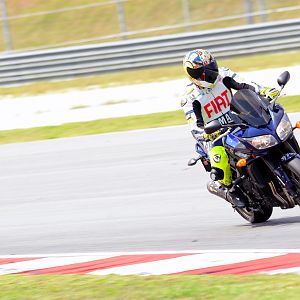 FZ1 on track