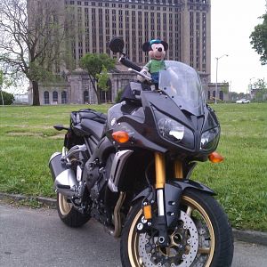FZ1 in Front of Detroit Train Station