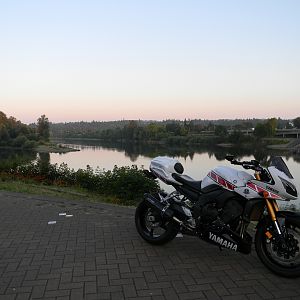 Retro FZ1 with Smuggler in front of Willamette River