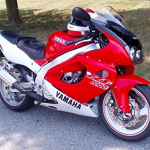 YZF1000 Taking a Break