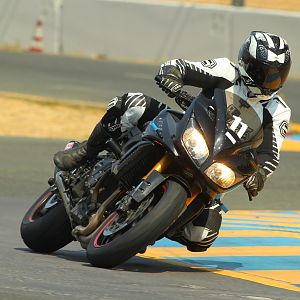 FZ1 on track