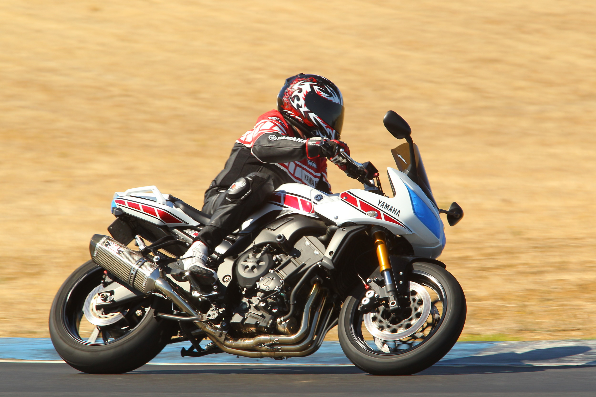 FZ1 at the track