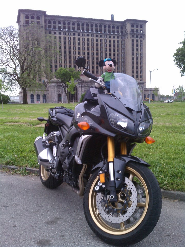 FZ1 in Front of Detroit Train Station